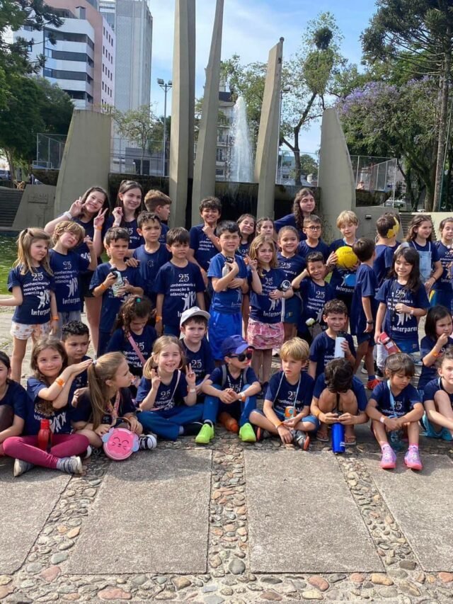 cropped-Escola-curitibana-abraca-o-aprendizado-extramuros-e-conecta-os-estudantes-com-mundo-real.jpg