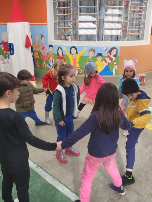 cropped-Toda-segunda-feira-os-alunos-da-escola-Interpares-participam-de-atividades-para-promover-a-reconexao-com-os-amigos-com-a-rotina-e-consigo-mesmo.jpg