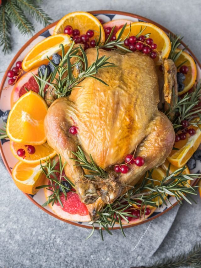 roasted-chicken-or-turkey-traditional-festive-fo-2023-11-27-05-04-43-utc-1-