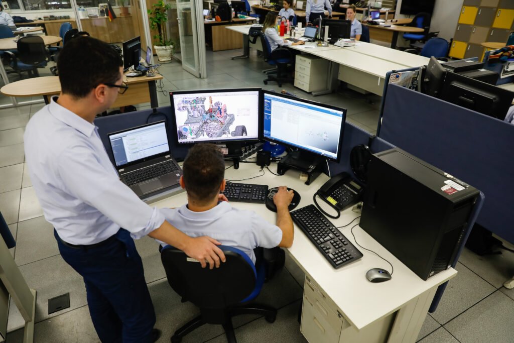 Volkswagen Caminhões e Ônibus Reduz 70% do Tempo de Desenvolvimento com Automação Robótica