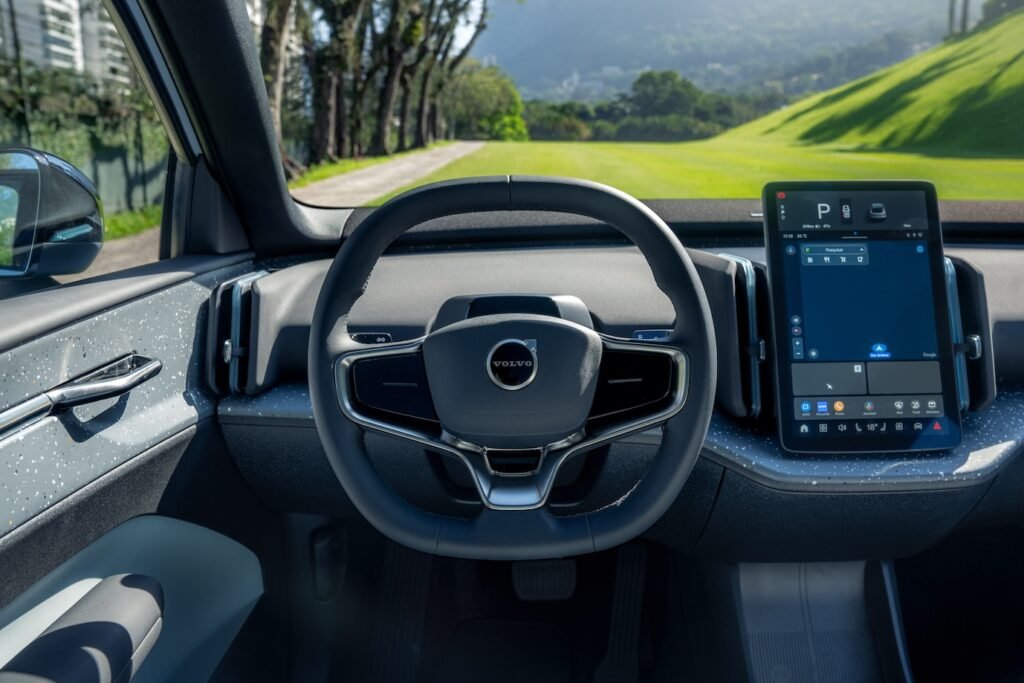 A Experiência do Usuário Volvo: Conectividade Contínua e Gratuita