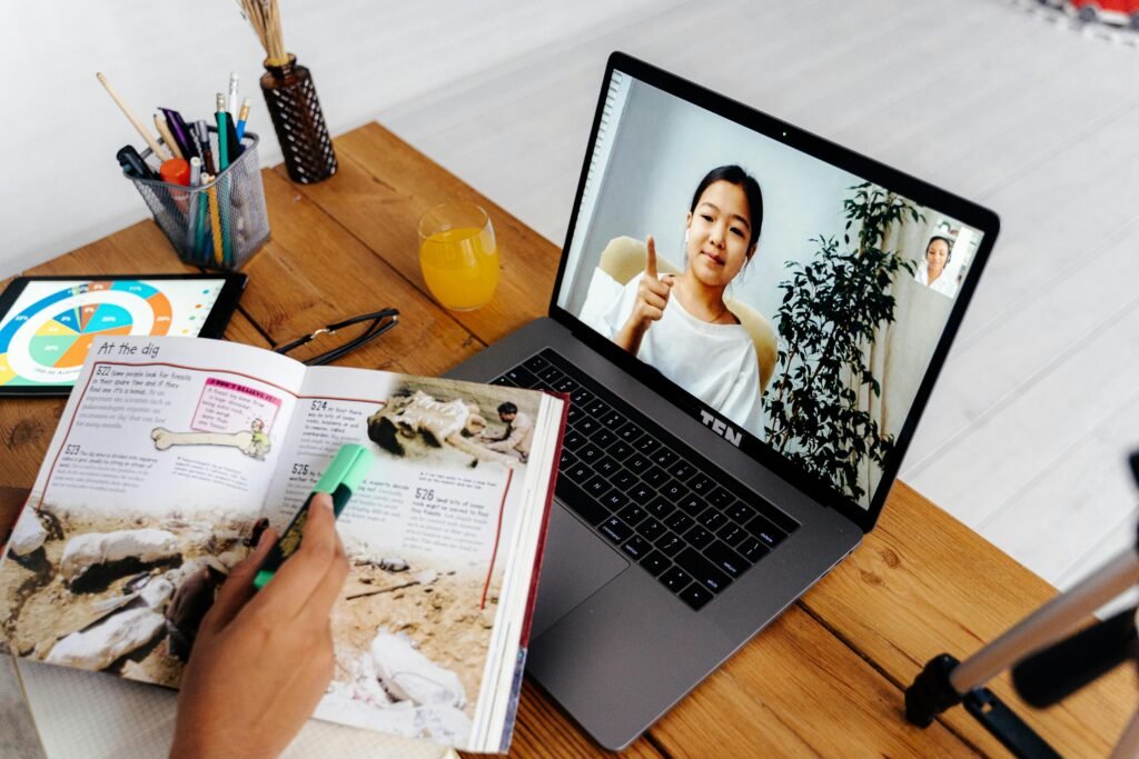 Microcredenciais em IA Generativa: 95% dos Empregadores Brasileiros Priorizam Candidatos Certificados, Revela Coursera