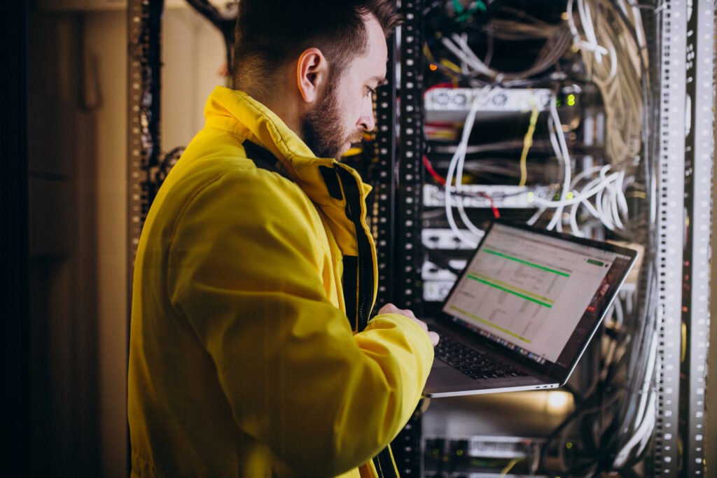 Tecnologia DWDM para Provedores: FonNet Revoluciona Redes Ópticas na Abrint 2025