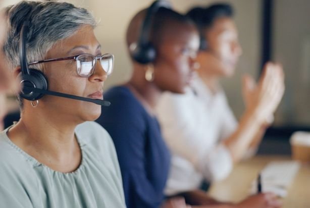 Inclusão Geracional: Como Empresas Brasileiras Valorizam Profissionais 50+