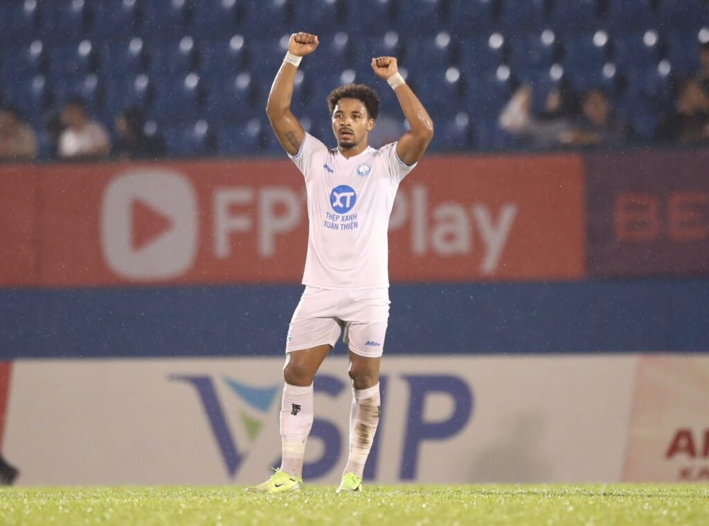 Rafaelson se Prepara para Retornar ao Vietnã e Reencontrar o Nam Dinh