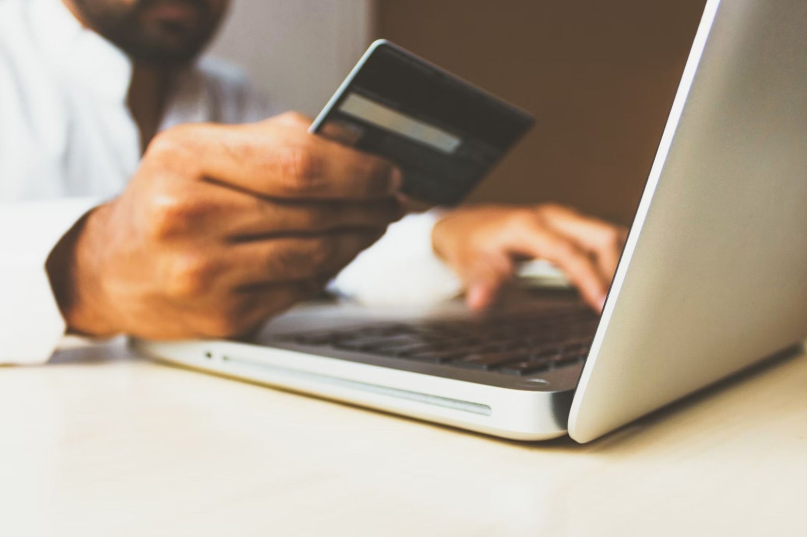 Segurança Online: 6 Dicas para Comprar no Dia dos Pais Sem Cair em Golpes