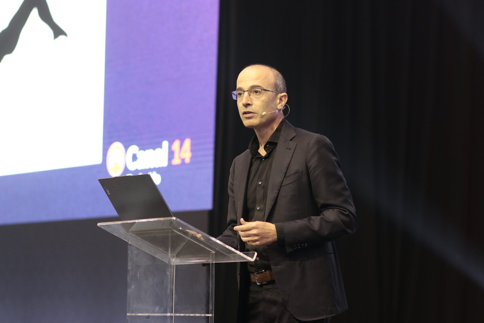 Com Yuval Noah Harari, papel da liderança humana na era da evolução da IA é tema do primeiro dia de hsm+ 2025