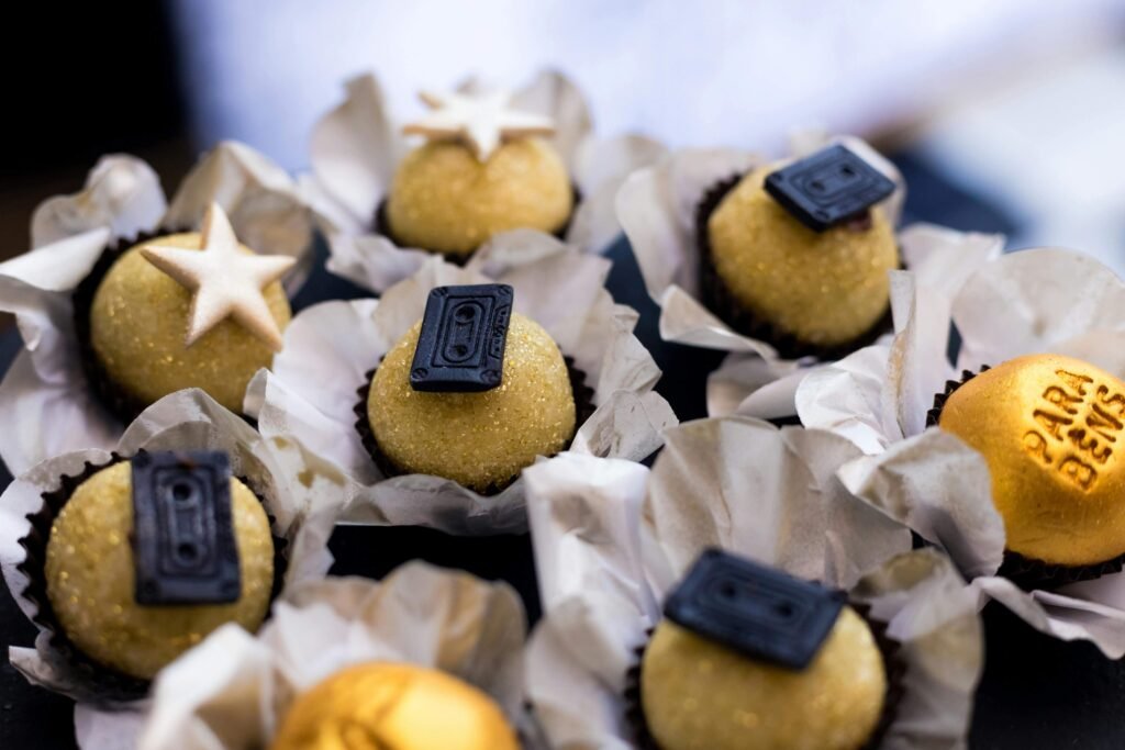Como fazer um brigadeiro gourmet com sabores diferenciados como pistache e café?